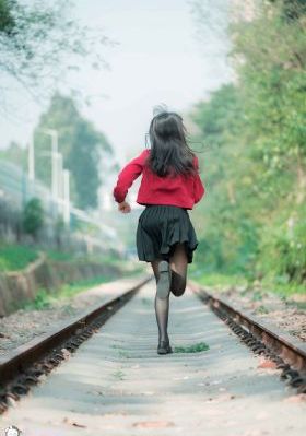 触摸女孩